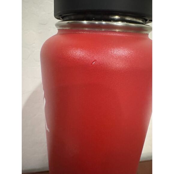 Hydro Flask 32 oz Wide Mouth Red Water Bottle – Read – Leaky Cap / Small Scratch - Picture 3 of 9